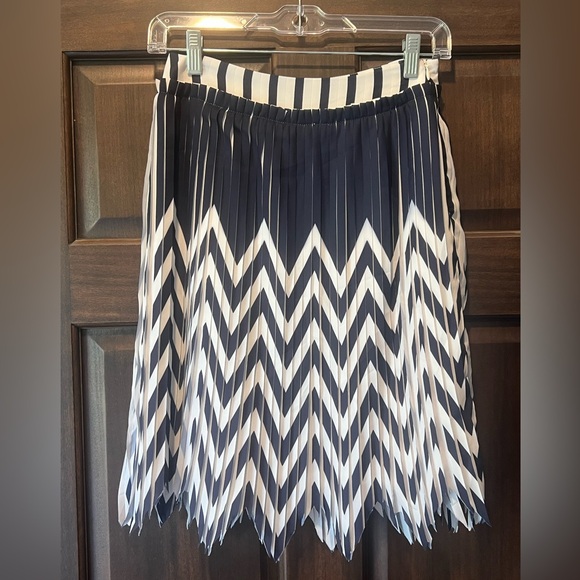 NWT Vivienne Hu VHNY pleated skirt- size XS. - Picture 5 of 5